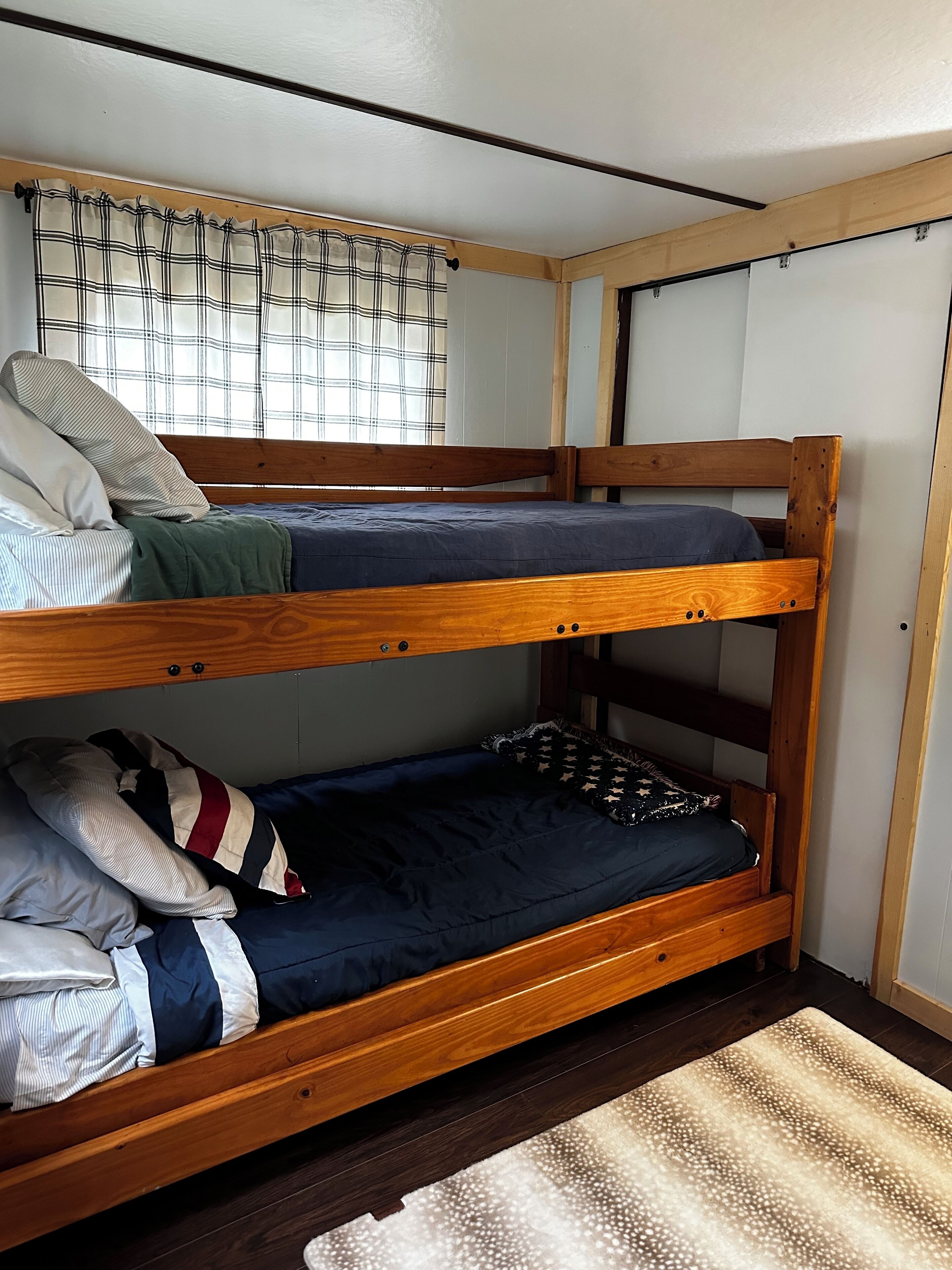 2 makuuhuonetta, ilmainen Wi-Fi, vuodevaatteet