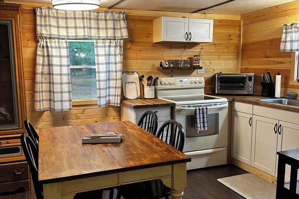 Frigorífic, microones, forn i placa de cuina