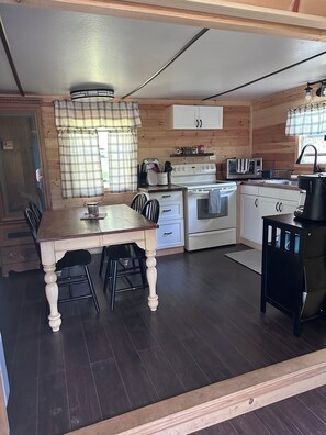 Refrigerador, microondas, horno, placa de cocina