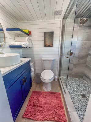 Shower, hair dryer, towels, soap - Stylish Tiny Home Loft • Hot Tub • Valley Views • Near Sedona (Cornville)