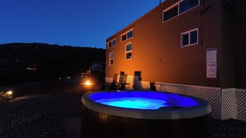 Bain à remous extérieur