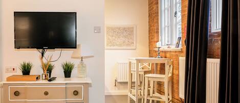 House | Living area | Flat-screen TV