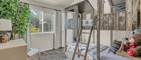 4 bedrooms, iron/ironing board, travel cot, WiFi