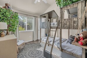 4 bedrooms, iron/ironing board, travel cot, WiFi