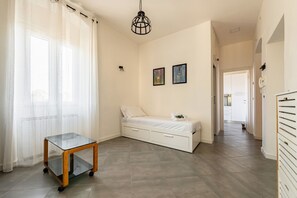 1 slaapkamer, een strijkplank/strijkijzer, wifi, beddengoed