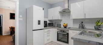 Central 3 bedroom House with Parking