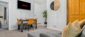 Sophies House, central with parking