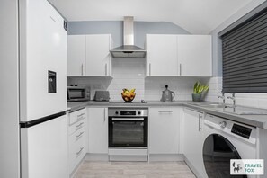 Réfrigérateur, micro-ondes, four, grille-pain