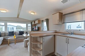 Refrigerador, microondas, horno, tostadora