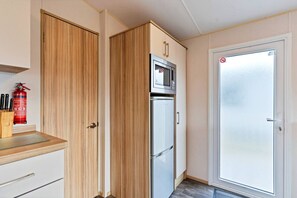 Køleskab, mikrobølgeovn, ovn, brødrister