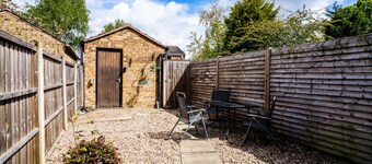 Lily's Stay Central  Parking