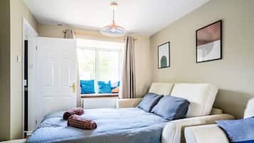 2 bedrooms, iron/ironing board, WiFi, bed sheets