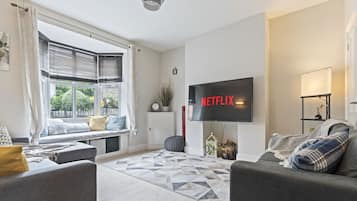 TV, fireplace