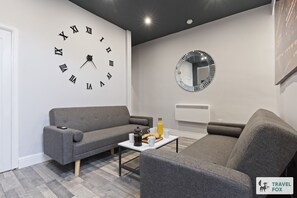 TV - Bella`s House: Motor Point Arena (Nottingham)