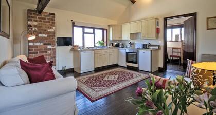 Zoes Cottage 5 mins drive to Alton Alpaca`s