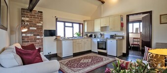 Zoes Cottage 5 mins drive to Alton Alpaca`s