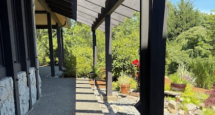 Rural suite with spectacular, sunrise and agricultural views. Pet Friendly!