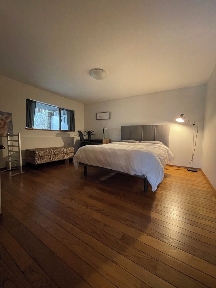 Rural suite with spectacular, sunrise and agricultural views. Pet