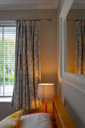 5 chambres, fer et planche à repasser, Wi-Fi, draps fournis