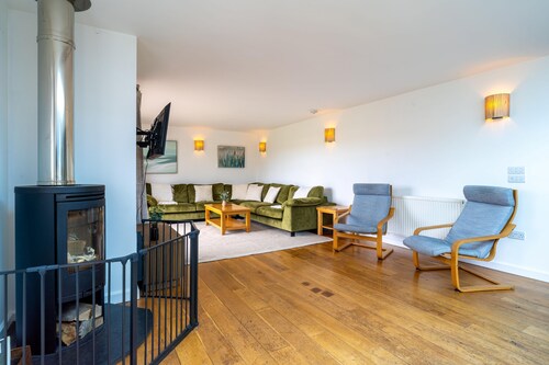 Pebbles Rest  -  a bungalow  that sleeps 11 guests  in 5 bedrooms