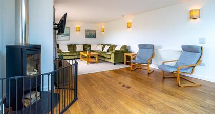 Pebbles Rest - a bungalow that sleeps 11 guests in 5 bedrooms