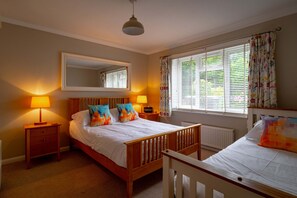 5 habitaciones, tabla de planchar con plancha, wifi y ropa de cama