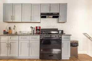 Fridge, microwave, oven, stovetop - Spacious 4BR / Arcade & Games / LuxCafe / 2 King Beds / 30min to NYC  (Newark)