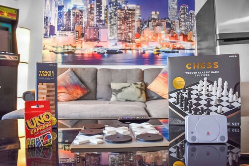 Spacious 4BR / Arcade & Games / LuxCafe / 2 King Beds / 30min to NYC 