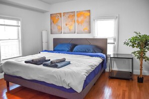 4 bedrooms, desk, iron/ironing board, travel crib - Spacious 4BR / Arcade & Games / LuxCafe / 2 King Beds / 30min to NYC  (Newark)
