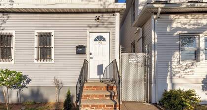 Spacious 4BR / Arcade & Games / LuxCafe / 2 King Beds / 30min to NYC