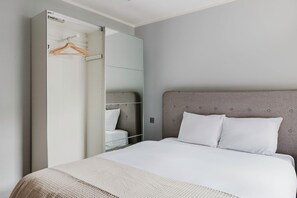 1 bedroom, iron/ironing board, WiFi, bed sheets - Nice Marylebone 1BR, near Shops & Tube Station, by Blueground (London)