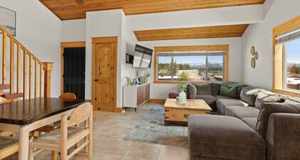 Ponderosa Paradise - NEW w/ King Bed! Pets OKAY