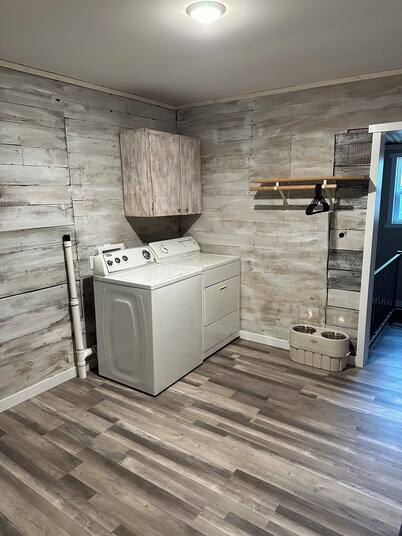 Fully remodeled Handicap friendly house, 10 miles W of Tolna that sleeps 9 ppl