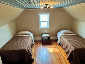 3 bedrooms, free WiFi, bed sheets, wheelchair access