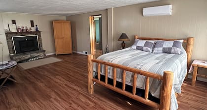 Charming 3-bedroom farmhouse in Rock Stream including vineyard and winery tour.