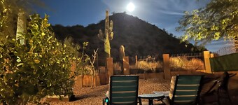 Cozy Casita in the Uplands Area of North East Mesa. Mountain and desert views.