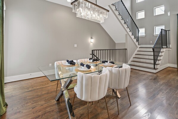 Dining - Midtown Palace - 2 mins From Downtown - Spacious (Houston)