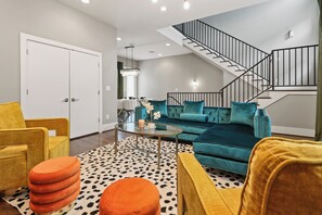 Interior - Midtown Palace - 2 mins From Downtown - Spacious (Houston)