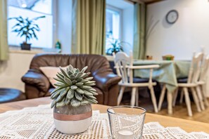 Dining - Apartment 'Ferienwohnung Haas' with Private Terrace and Wi-Fi (Bräunlingen)