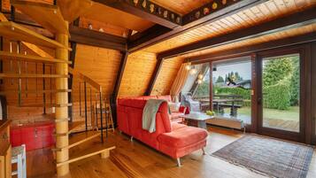 TV, ping pong, stereo