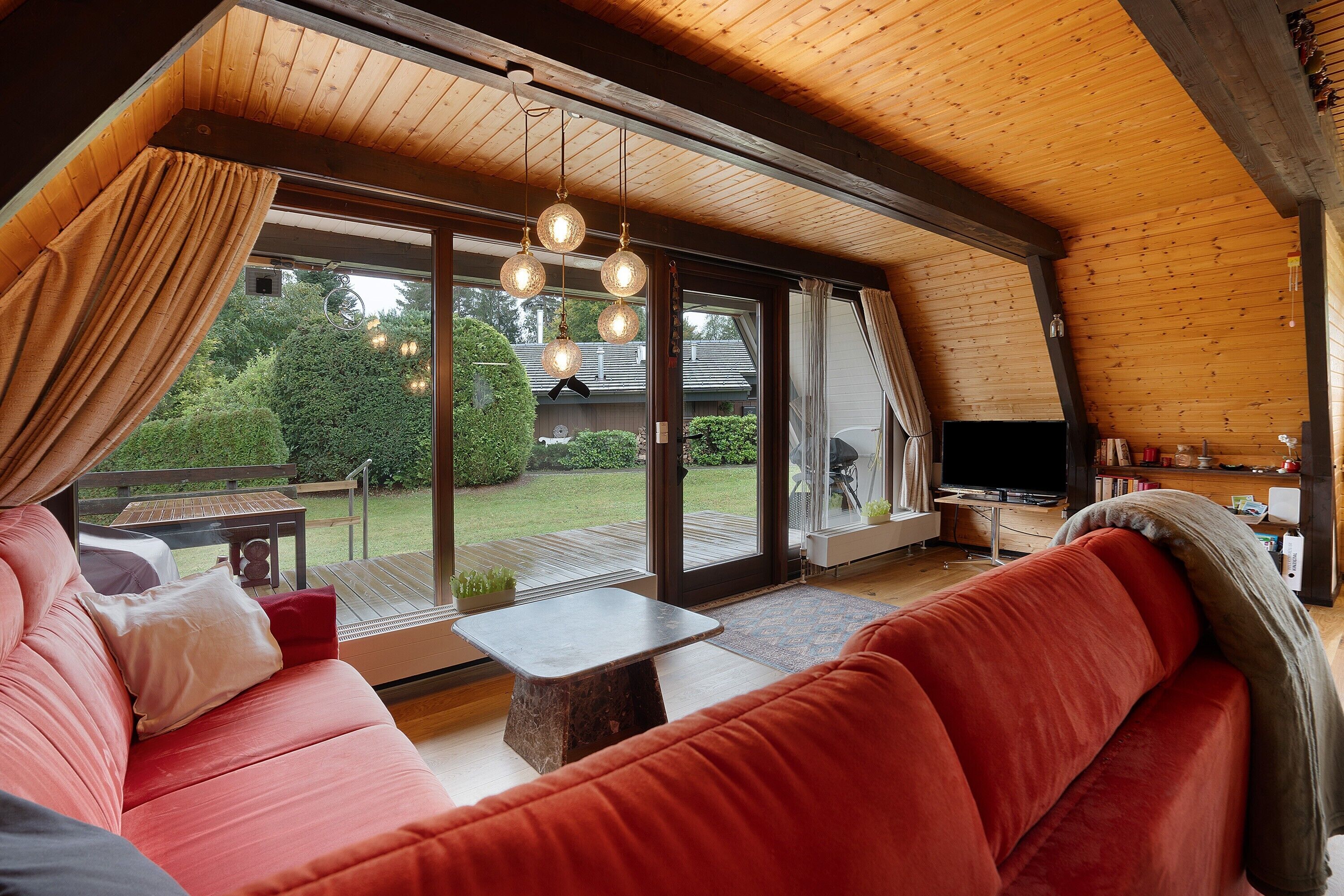 TV, ping pong, stereo