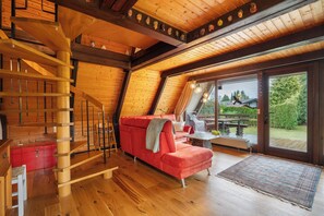 TV, bordtennis og stereoanlegg