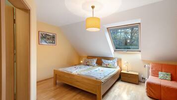 2 makuuhuonetta, silitysrauta/-lauta, ilmainen Wi-Fi, vuodevaatteet