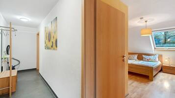 2 dormitorios, tabla de planchar con plancha, wifi gratis y ropa de cama