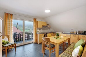 Interior - Apartment 'Ferienwohnung Sonnenblume' with Mountain View, Private Terrace and Wi-Fi (Elzach-Oberprechtal)
