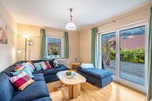 TV, ping pong, stereo - Holiday Apartment Mohnblume with Mountain View, Private Terrace and Wi-Fi (Elzach-Oberprechtal)