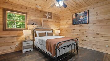 Luxury Cabin, 4 Bedrooms, Mountain View | 4 bilik tidur, langsir/tirai gelap terus, seterika/papan seterika