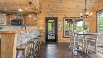Luxury Cabin, 4 Bedrooms, Mountain View | In-room dining