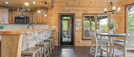 Luxury Cabin, 4 Bedrooms, Mountain View | In-room dining