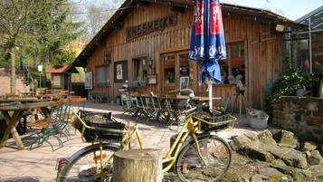 Ulkoruokailutilat